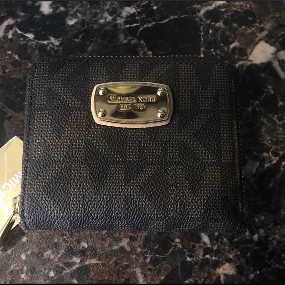 Michael Kors Jetset Zip Around Bifold Wallet